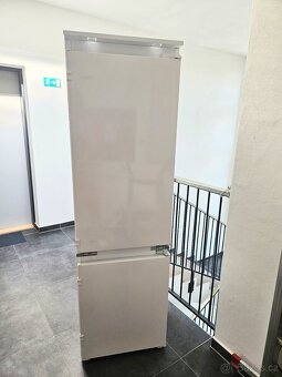 vestavěná kombinovaná lednice whirlpool CB304w - 2