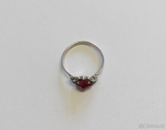 Starožitný elegantní stříbrný dámský prsten s almandinem - 2