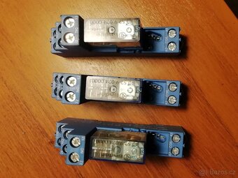 3x Relé FINDER 40.52 24V/DC + patice na DIN lištu - 2
