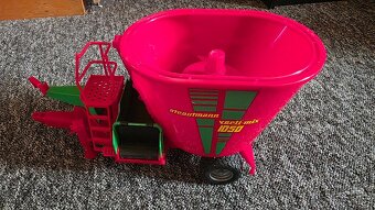 Bruder krmný vůz - 2