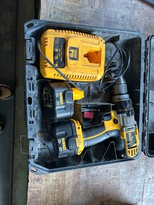 2x akuvrtačka DWALT - 2