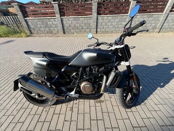 Husqvarna Svartpilen 701 - 2