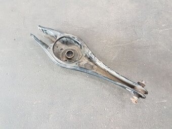 Zadní spod. rameno 5Q0505311D Škoda Octavia III,... - 2