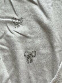 Bílý svetřík pro dívku. - 2