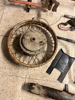 Set dílů vhodných na ND nebo bastl Jawa/ČZ atd - úklid - 2