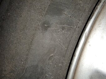 škoda Octavia 1. Pouze 2.Disky Cena za obě dvě 500, Kč - 2