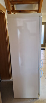 Chladnička s mrazákem Electrolux ER8417B - 2