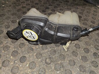 Ford Mondeo MK4 expanzní nádoba - 2