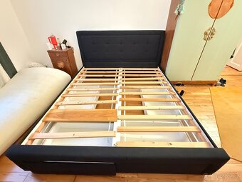 Čalouněná postel - 2