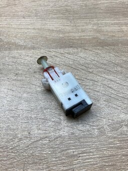 Brzdový spínač - 2