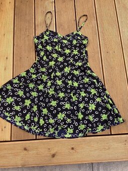 Šaty černé s květy vel. 39/40 - 2