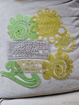 Kancelářské potřeby, šablóny - 2