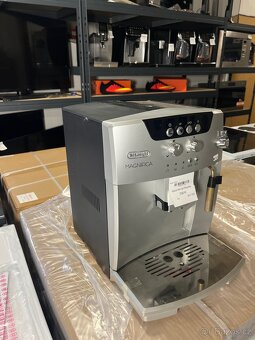 DeLonghi Magnifica stříbrná použitý stav - 2