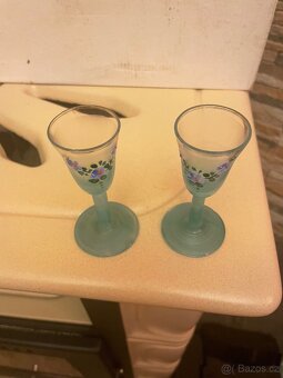 Sklenička na stopce - 2