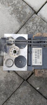 Audi A4 kostka ABS - 2