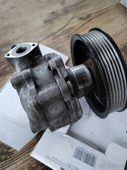 VW TOUAREG 7P / AUDI - SERVO ČERPADLO - 2