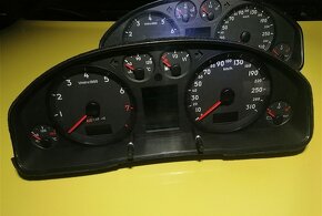 Prodám originál budíky na Audi RS4 B5 280kW - 2
