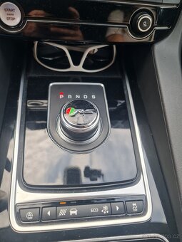 Prodám Jaguar F-Pace 2.0D 132kw - 2