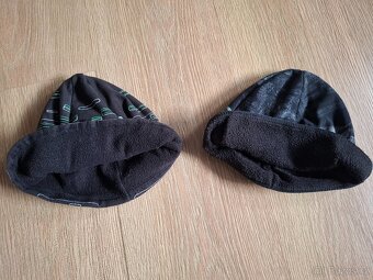 Čepice zánovní,sportovní i volnočasové. Obvod 44 cm. ks za - 2
