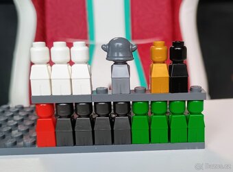 Minifigurky z lego deskové hry 3865 a 3860. - 2