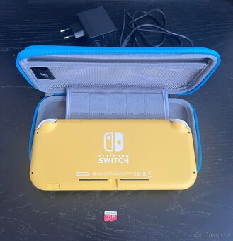 Nintendo Switch Lite v TOP stavu + příslušenství - 2