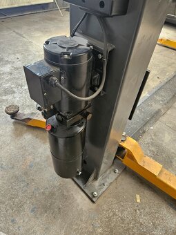 REZERVACE Dvousloupový elektrohydraulický zvedák - 2