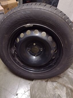 Prodám zimní pneumatiky 195/65 R15 s disky - 2