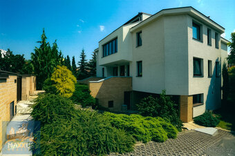 Pronájem nadčasové vily o dispozici 11+2 (436 m2) s pozemkem - 2