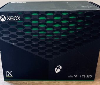 Xbox Series X 1TB + 2 podložky + 2 hry + originální nabíječk - 2