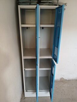 Pracovní šatní skříň - 2