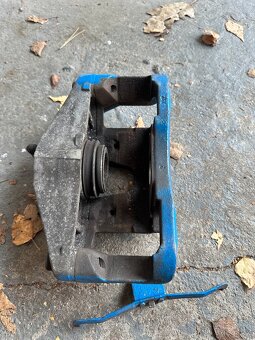 Přední brzdový třmen Ford Focus ST MK2 - 2