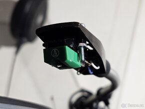 Sada čtyř šroubků a matek pro heasdshell gramofonu - 2