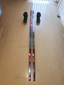 prodám běžky a boty Salomon vel. 43, váz. SNS - 2