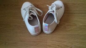 Dívčí koženkové tenisky vel.37 TOP stav - 2