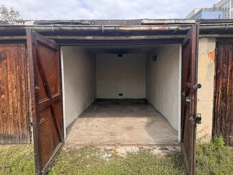 Prodám garáž 18m² v ulici Novobohdalecká - Praha 10 - 2