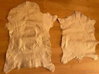 2 ks vyčiněná přírodní dekorační kožešina z kozinky - 2
