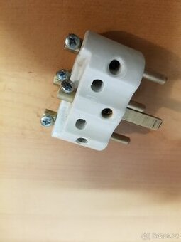 Bakelitová oválná zástrčka 25A Baťovka - 2