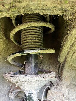 Přední tlumiče a pružiny subaru forester sf - 2