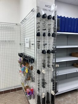 Regály - likvidace prodejny - 2