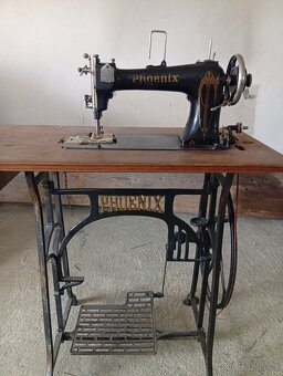 Starý šicí stroj - 2