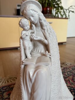 Květinová Panna Marie M.J.Hummel - 2