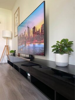 Skříňka pod TV - 2