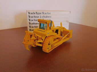 Model cat d 10 - 2