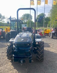 Malotraktor AGT 1060 - otočné pracoviště řidiče - 2