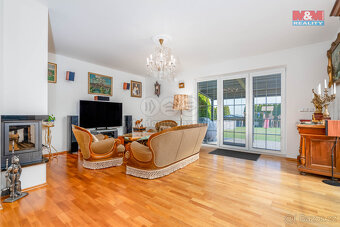 Prodej rodinného domu, 230 m², Křenice, ul. Okružní - 2