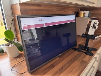 Nabízím televizi LG s úhlopříčkou 80 cm - 2