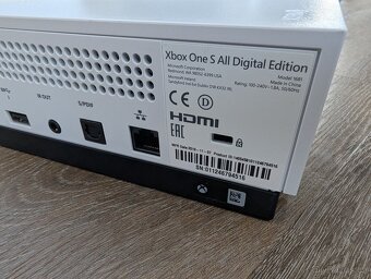 Xbox One S Digital Edition – 1TB + bezdrátový ovladač - 2