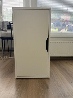 Bílá ikea skříňka - 2