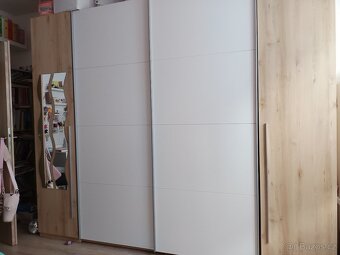 Opravdu velká šatní skříň - 2