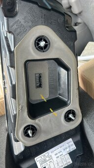 Bentley OEM Zadní Decelerační LED Světlo – Levá strana (4W09 - 2